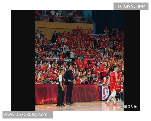 恒大与建业对决裁判表现引发争议球迷热议判罚公正性