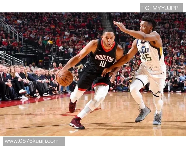 火箭与爵士激战正酣文字直播全程回顾与精彩瞬间分析